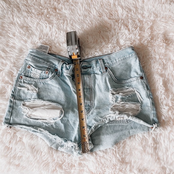 Levi’s 501 high rise jean shorts ✨ - Picture 6 of 9